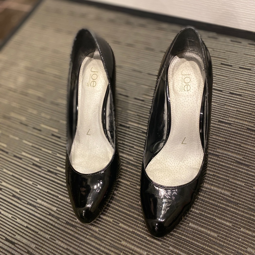3️⃣3/$25 Black Patent heels